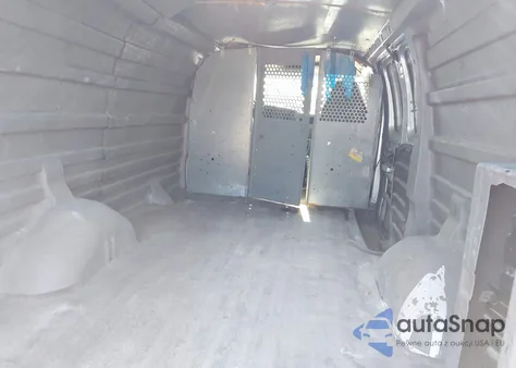 2001 Chevrolet Express z USA, uszkodzony, nr VIN 1GCFG25W811171458